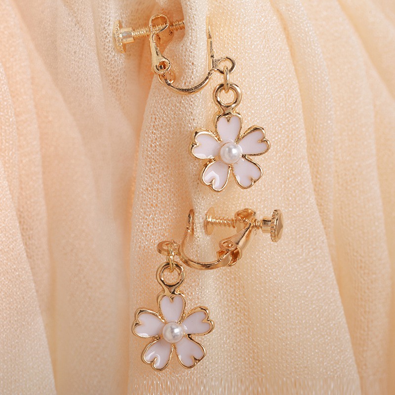 Khuyên tai mặt hình hoa đính ngọc trai nhân tạo phong cách Hàn Quốc