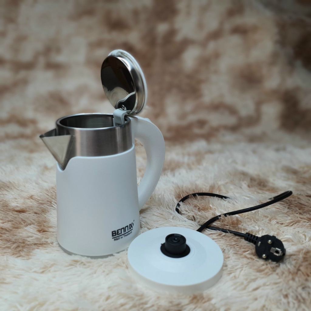 Ấm đun siêu tốc mini dành cho dân văn phòng Benix 0.8 lít 950W