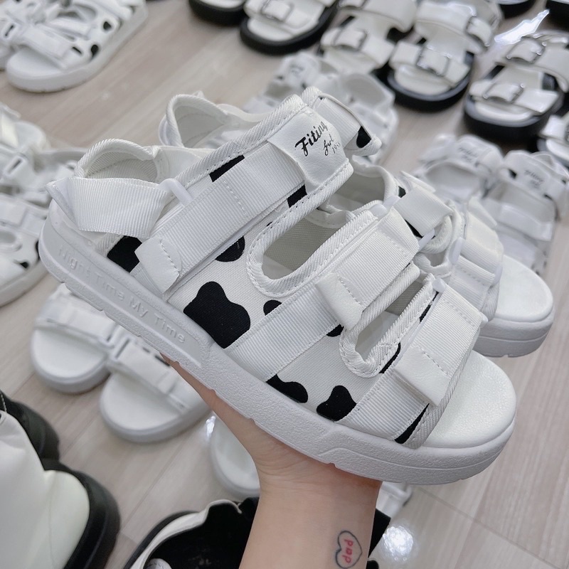Sandal đi học hoạ tiết bò sữa quai điều chỉnh siêu xinh