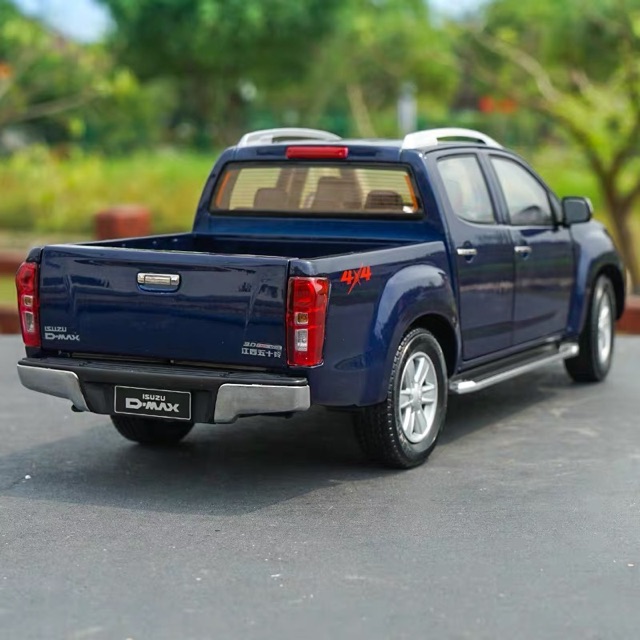 MÔ HÌNH XE ISUZU D-MAX TỶ LỆ 1:18