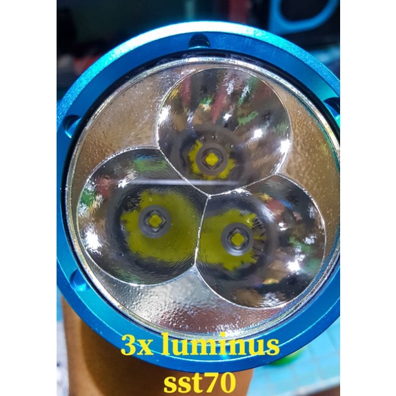 Đèn pin L6 3 cree XHp70.2 công suất 120w quang thông 18000 lumen sáng mạnh,có thể lặn ở độ sâu 30m