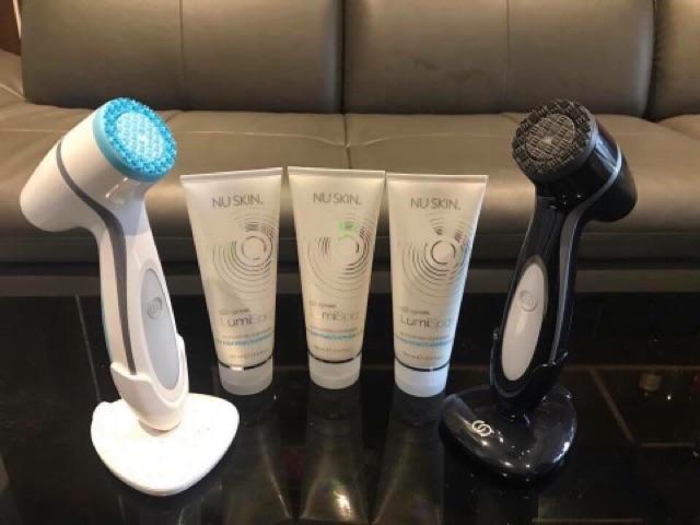 Máy rửa mặt Lumispa nuskin( face đền gấp 10) gồm 1 máy + 1 sữa rửa mặt