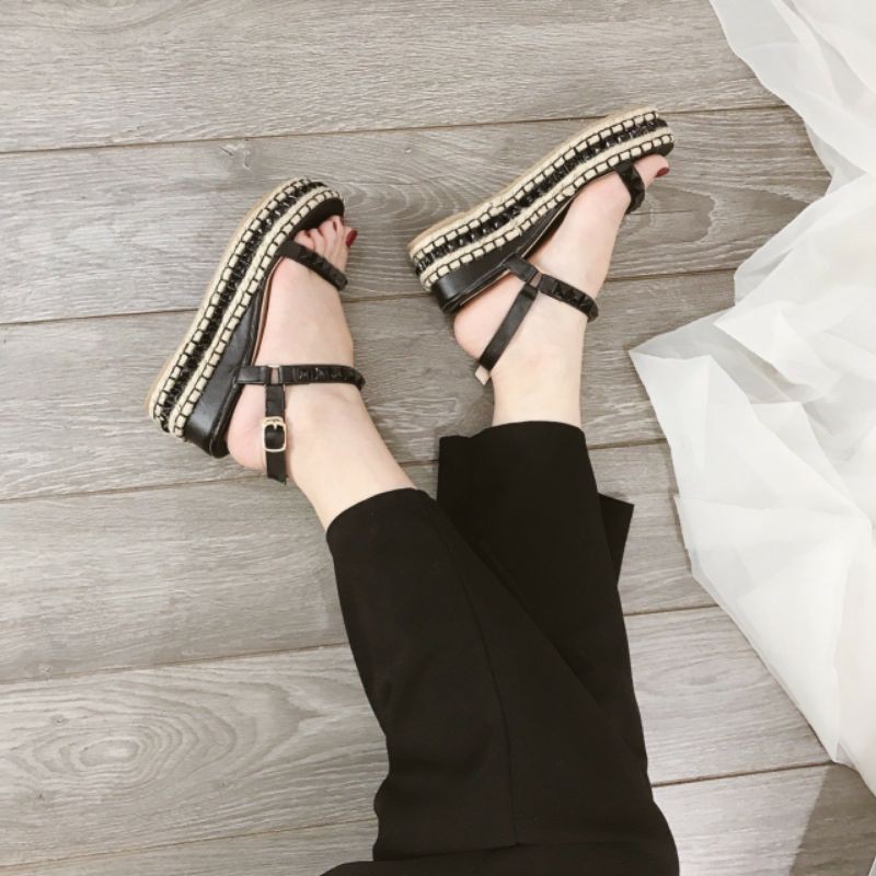 Dép đế xuồng louboutjn