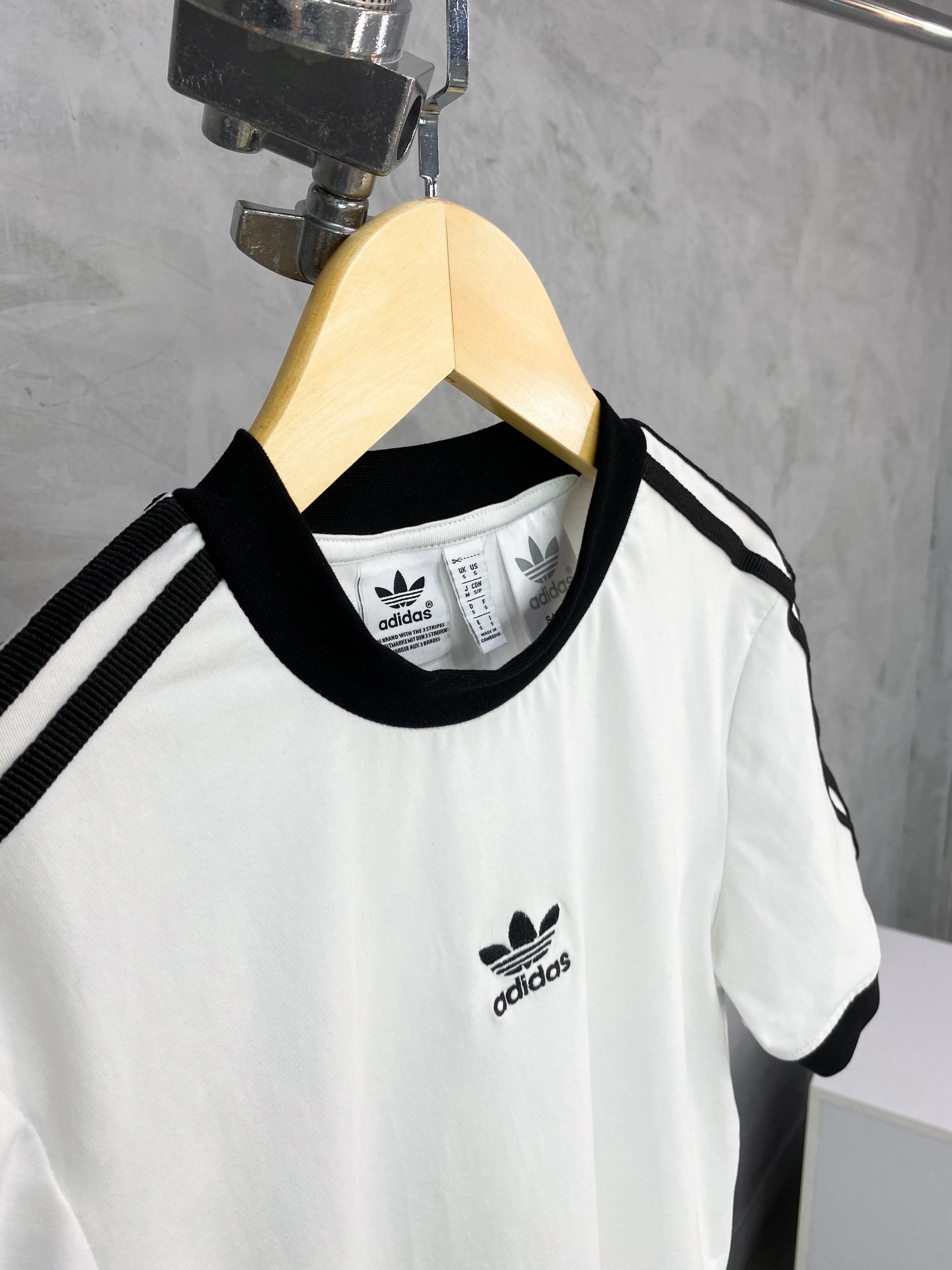 Áo trắng 3 sọc logo giửa mới 502 3-Stripes Tee in White Made in Cambodia full tag code