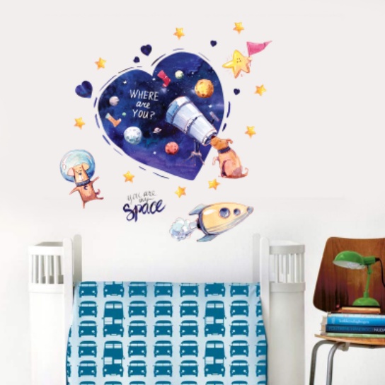 Decal trang trí tường - Chú chó bay lên vũ trụ và ngồi ngắm hành tinh