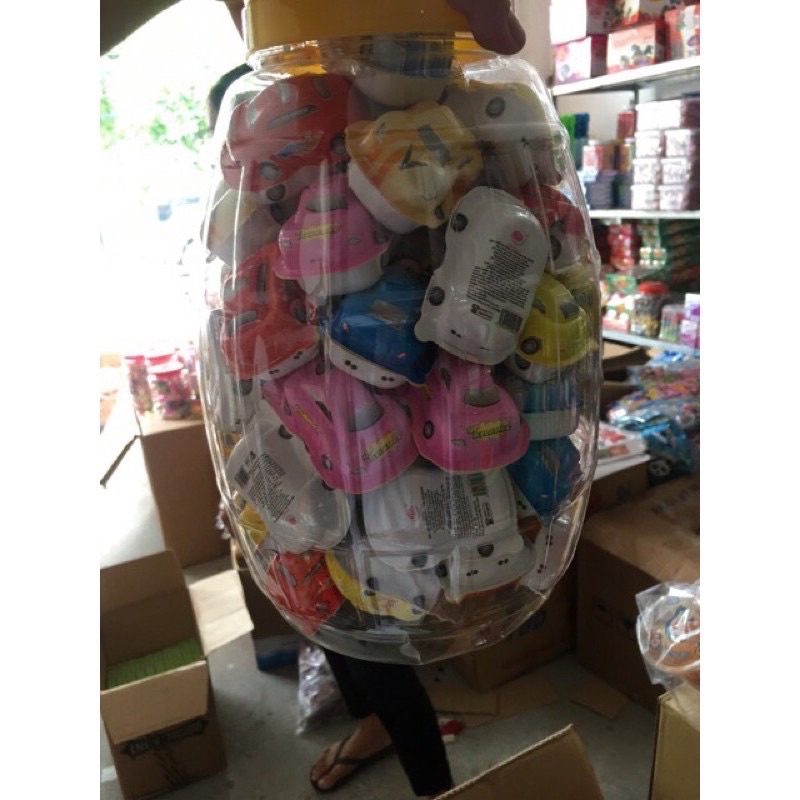 Trứng sô cô la đồ chơi hình ô tô
