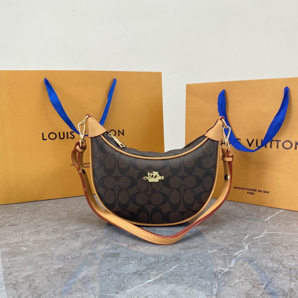 Túi xách nữ 𝘊𝘰𝘢𝘤𝘩 Moon Floop size 20cm fullbox kèm dây dài đeo chéo