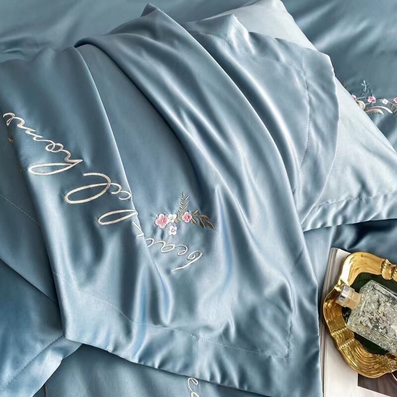 Bộ chăn ga gối phi lụa hoàng gia 4 món thêu hoa nhã nhặn và sang trọng
