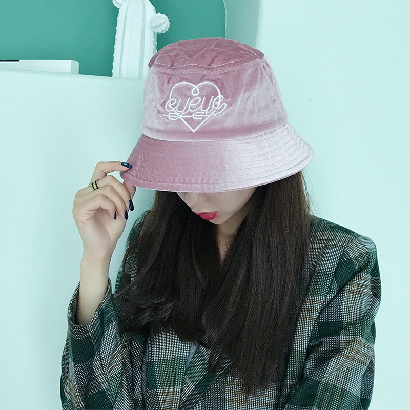 Mũ bucket nhung thêu chữ EYE