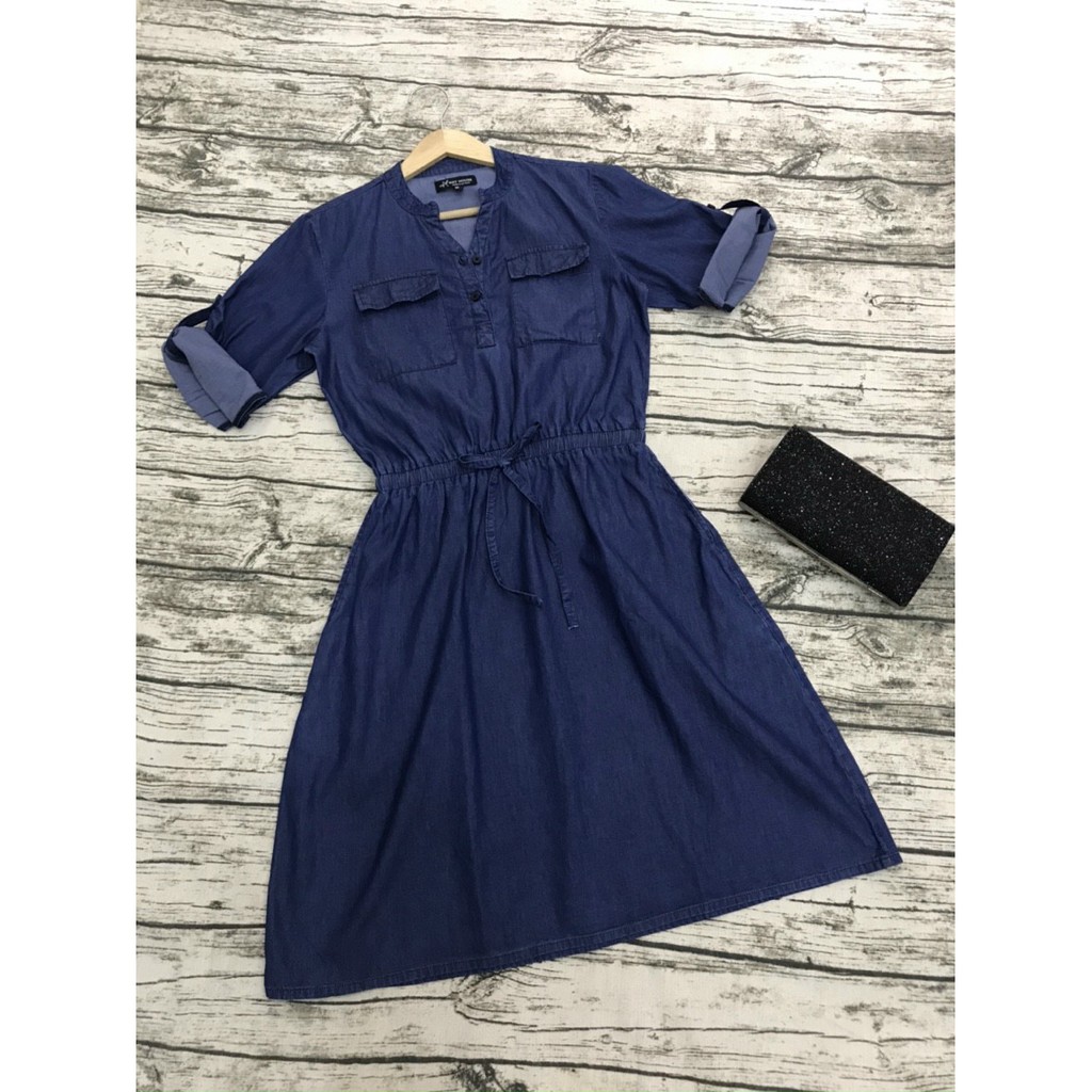 Đầm jean xòe eo cổ V