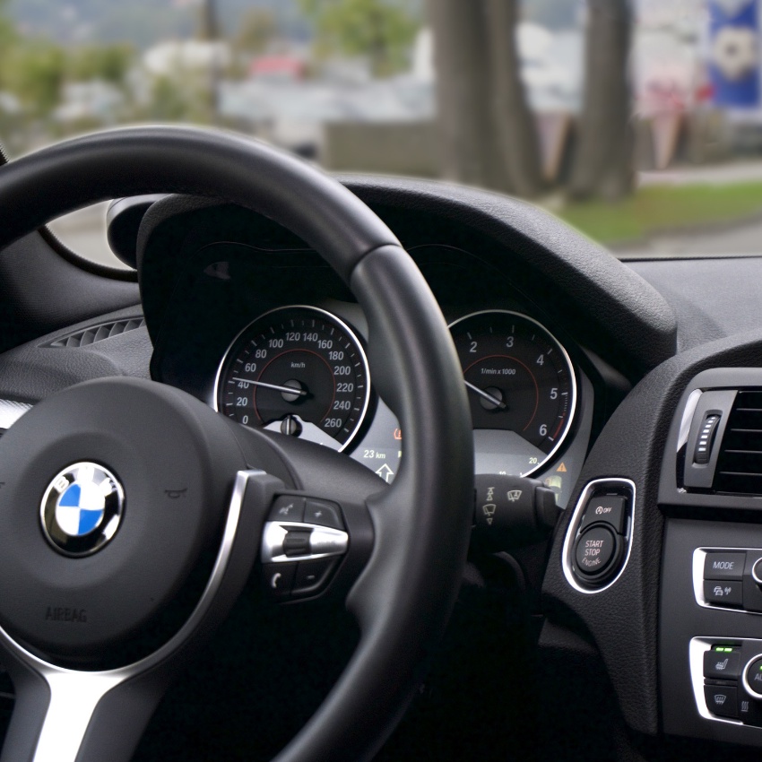 Thẻ Dán Số Điện Thoại Trong Ô Tô Khi Dưng Đỗ Xe Hơi Ngoài Đường | BigBuy360 - bigbuy360.vn