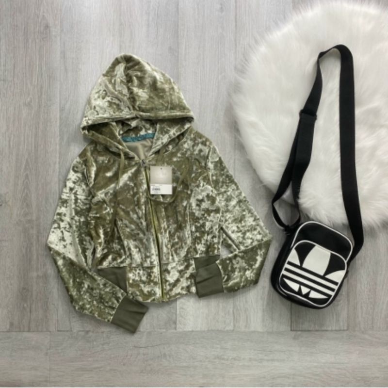 Áo khoác nhung dáng ngắn croptop