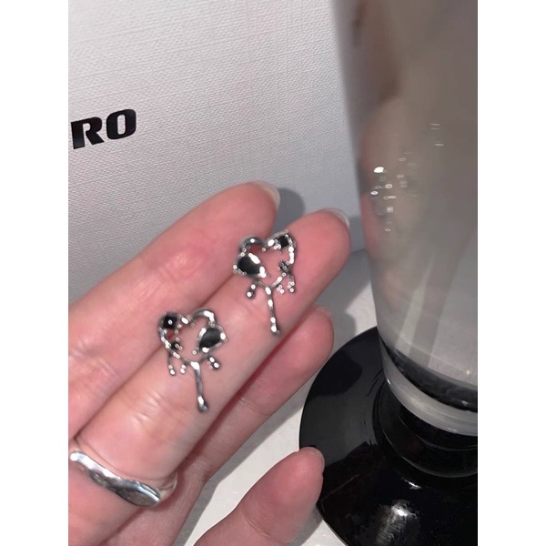 Bông tai trai tim gothic style