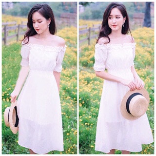 Đầm trắng trễ vai nhúng bèo