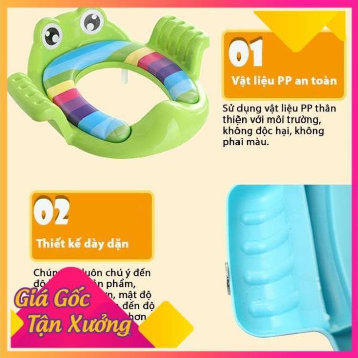 Bệ lót buồng cầu có tay vịn cho bé .