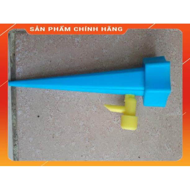 VNUA Que cắm tưới nhỏ giọt cho cây trồng