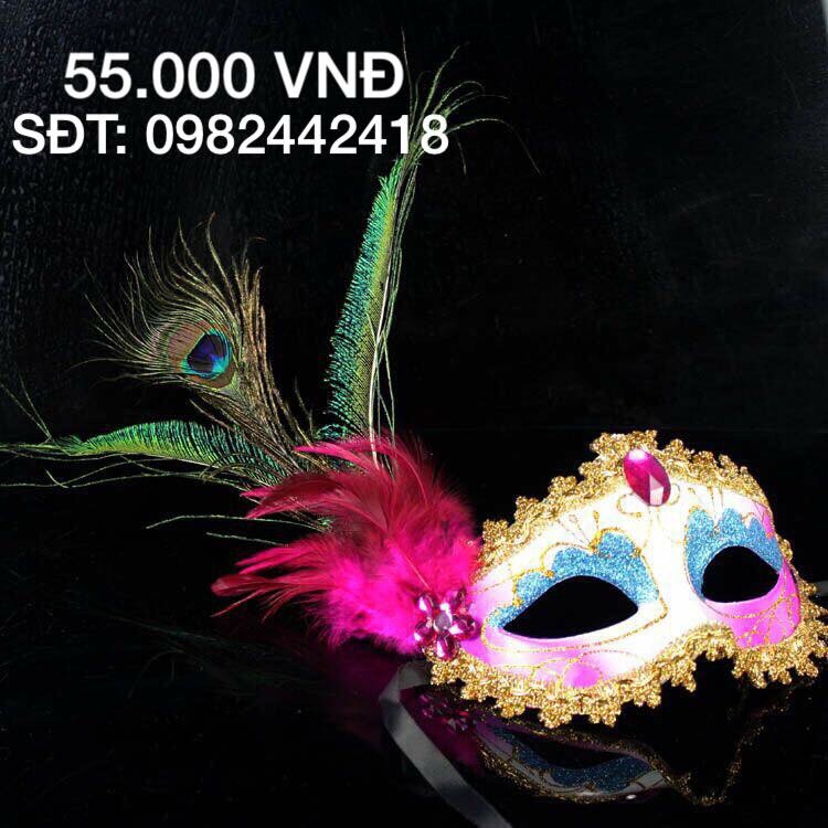 Mặt nạ nửa mặt có lông vũ và hoa