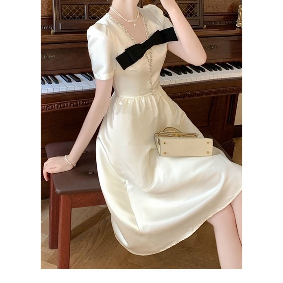 ĐẦM KEM CỔ V ĐÍNH ĐÁ NƠ NGỰC ĐEN