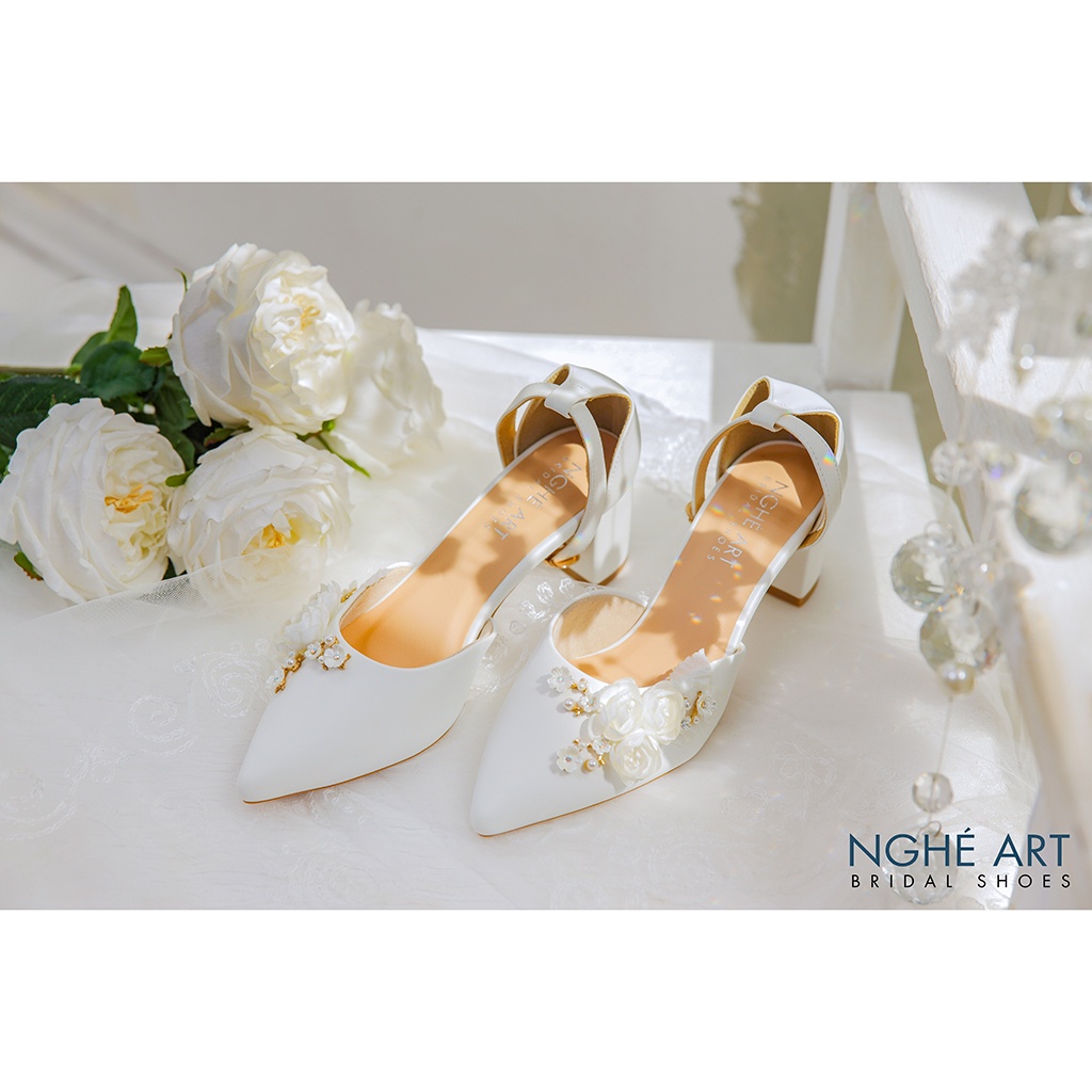 Giày cưới Nghé Art quai ngang đính hoa 216-06