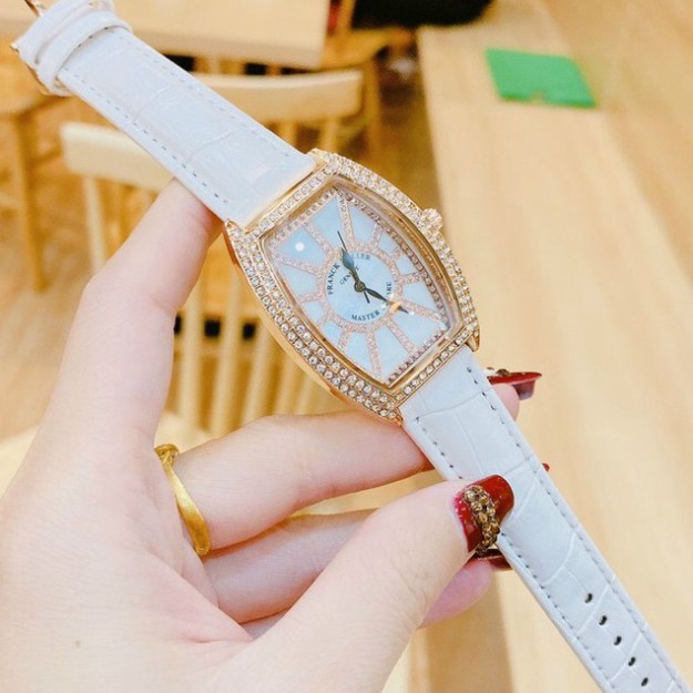 Đồng hồ nữ Franck muller dây da, mặt bầu đính đá, hàng full box, thẻ bảo hành 12 tháng