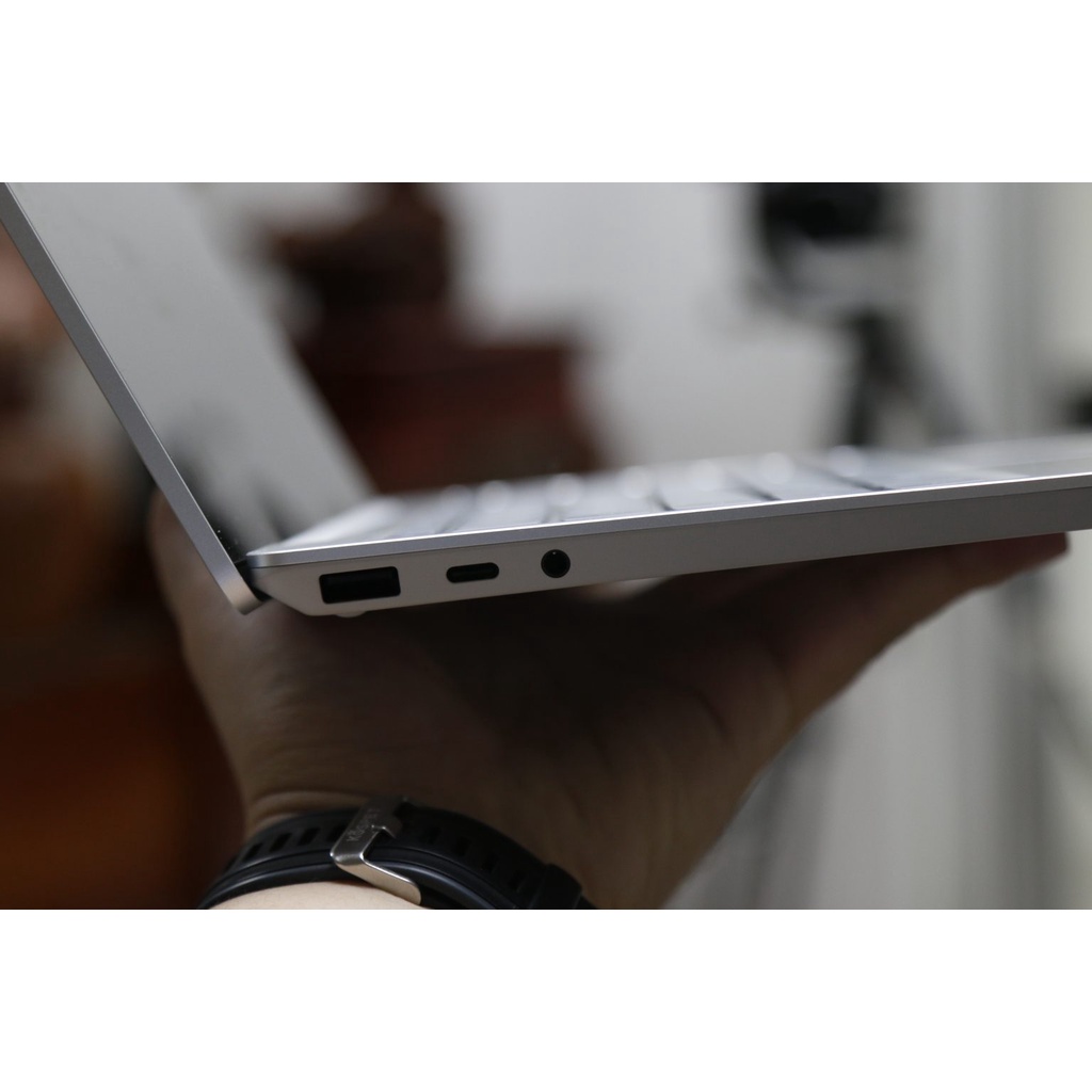 Surface Laptop Go  – Core i5 / RAM 8GB / SSD 128GB / 12.4 inch / 1.1kg / Win 10