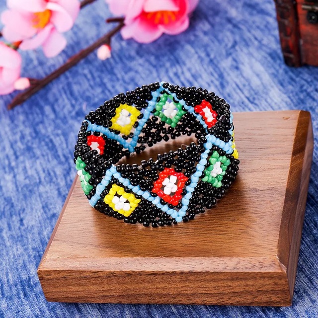 Vòng tay dân tộc