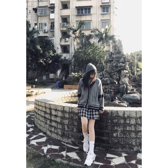 Áo Cardigan oversize dáng rộng dài tay màu xám viền đen kèm ảnh thật | BigBuy360 - bigbuy360.vn