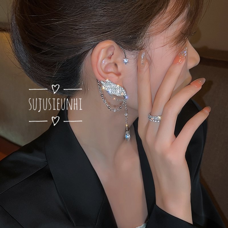 Khuyên tai cài vành hình cánh màu bạc tua rua sang trọng