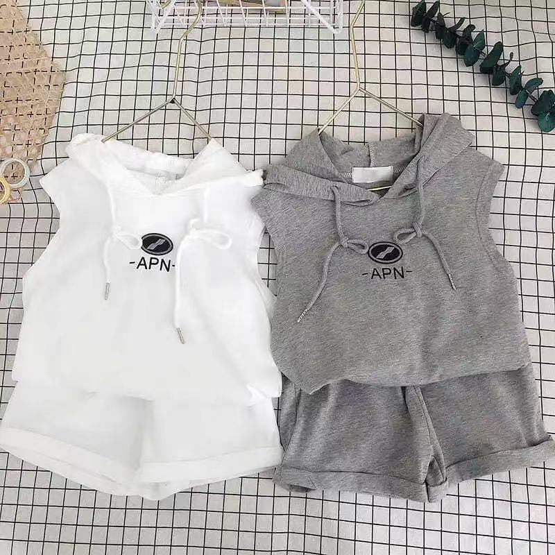 Bộ trang phục mùa hè 2 món gồm áo hoodie không tay + quần short thời trang cho bé