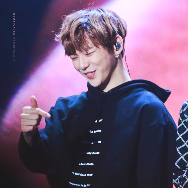 Mininote Jaehwan và pen Niel