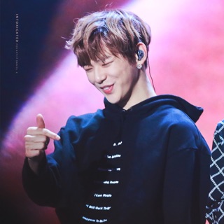 Mininote Jaehwan và pen Niel