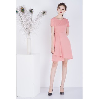 Váy hồng xếp vạt