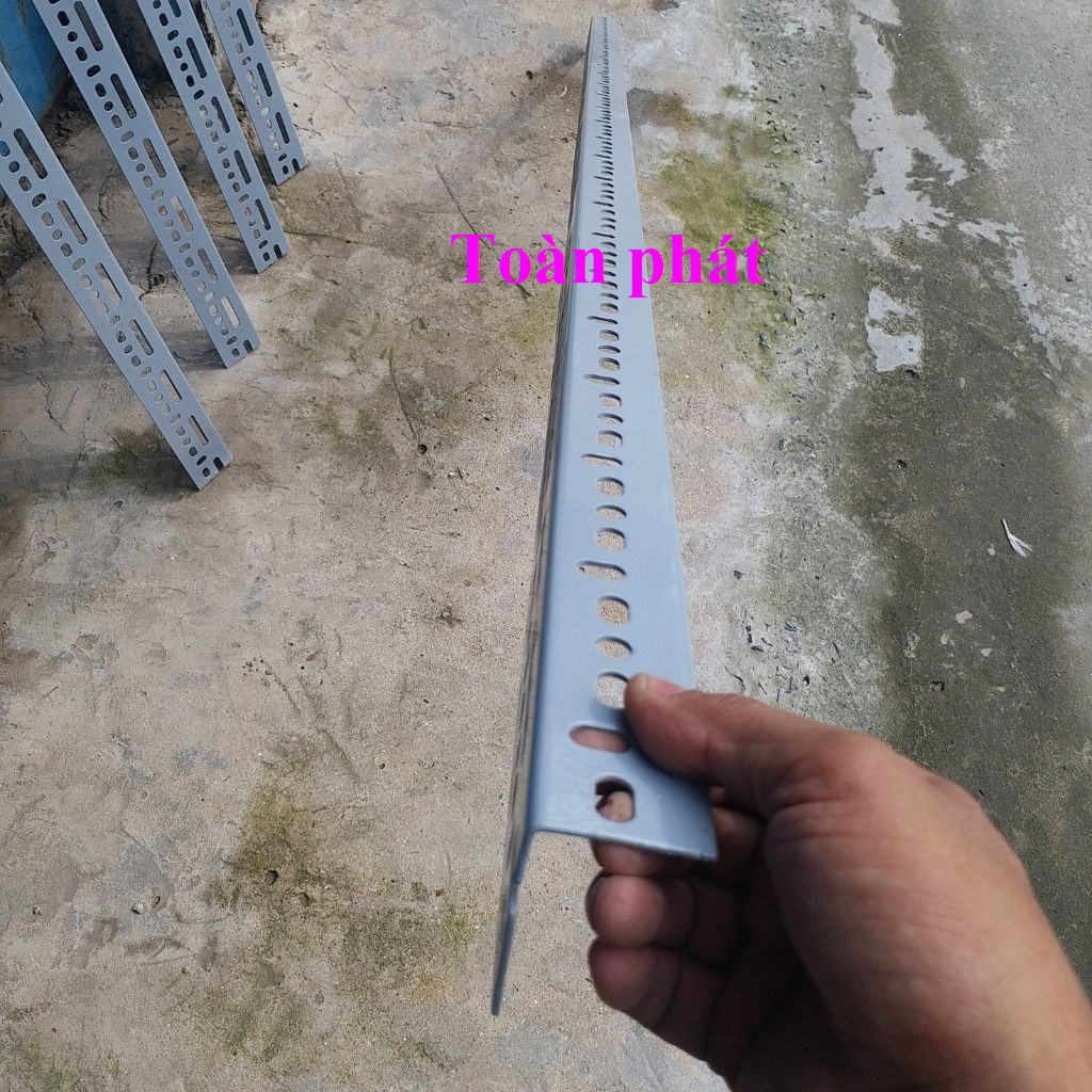 Cây 200cm ( 1.8ly) - Cây sắt V lỗ 4 x 6 cm màu xám ghi