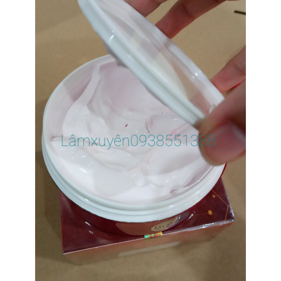 Kem body ( whitening cream )BOSNIC 200gr HỘP giữ ẩm và trắng dagiúp làm trắng da,không bắt nắng ,không kích ứng
