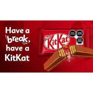 Thanh bánh xốp phủ socola KitKat làm quà tặng, ăn vặt đều mê.