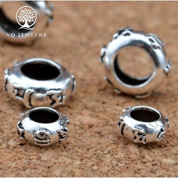 Charm bạc chặn hạt họa tiết lục tự minh chú chữ nổi - NQ Jewelry