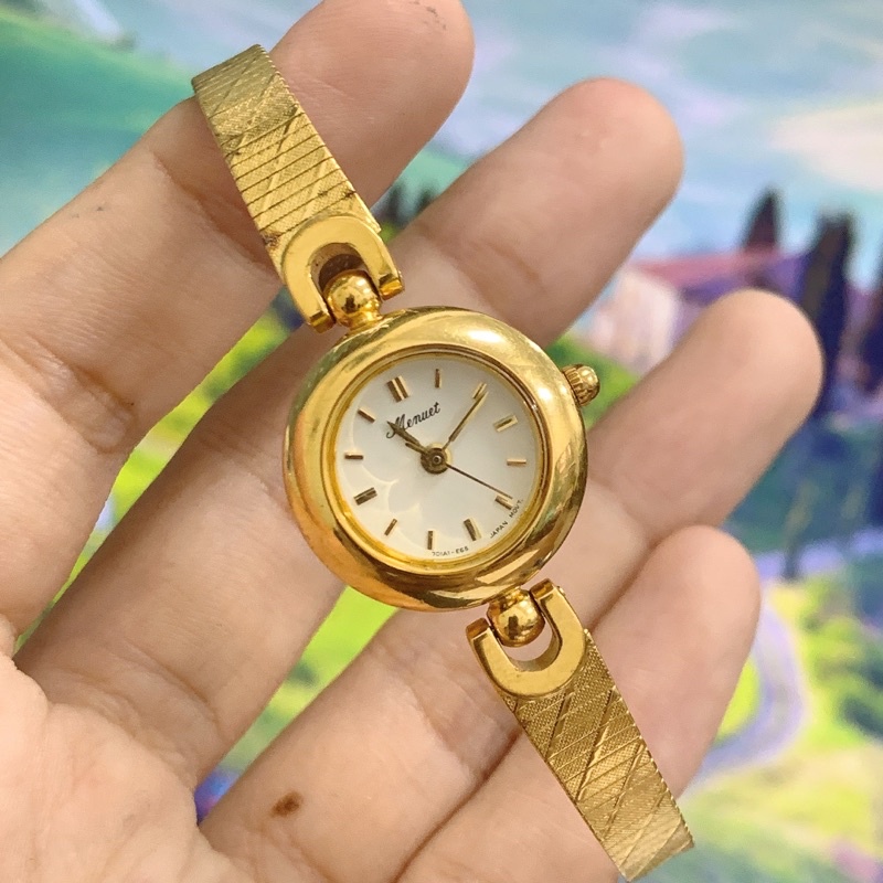 Đồng hồ si nữ hiệu Casio, dáng lắc vàng, mặt nhỏ xinh