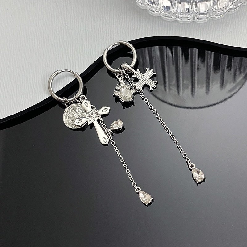 Khuyên Tai Kim Loại Tua Rua Không Đối Xứng Thiết Kế Mặt Thánh Giá Mới Phong Cách hip hop