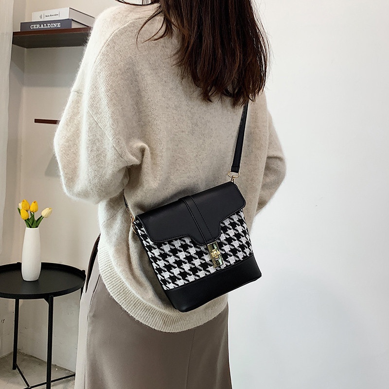 Túi đeo chéo vai thời trang phong cách Retro đơn giản 2021