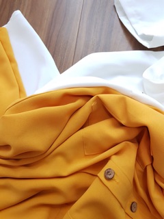 Đầm cổ tim midi