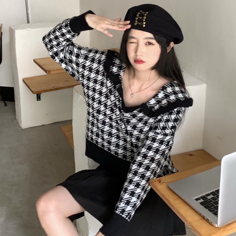 Áo len đen cổ búp bê phong cách Hàn Quốc dễ phối đồ