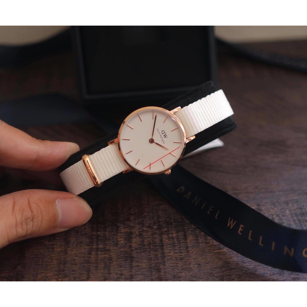 Đồng hồ nữ DW dây nato đen trắng mẫu mới 2021 size nhỏ 32mm