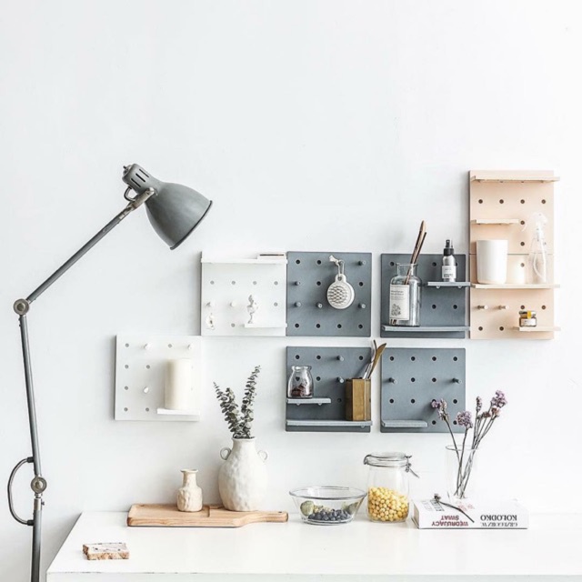 [Kệ trang trí] Bảng Pegboard dùng để treo dụng cụ và trang trí tường bằng nhựa thẩm mỹ cao