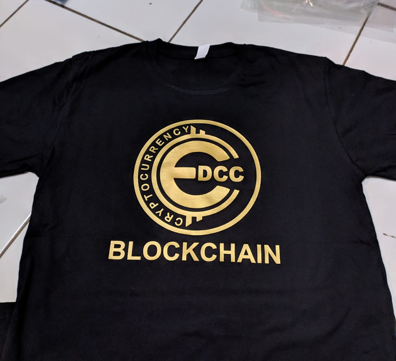 Áo Thun In Hình Khối Lập Phương Edccash Blockchain Thời Trang Cho Nam