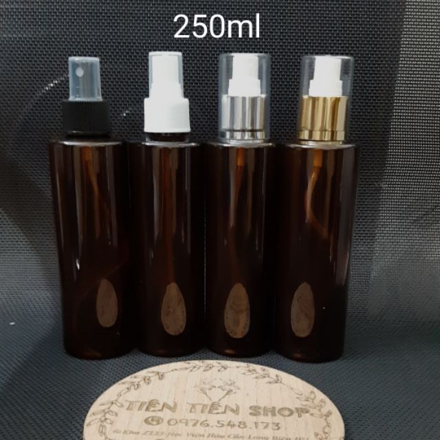 Chai nhựa nâu 250ml vai vuông đầu xịt phun sương