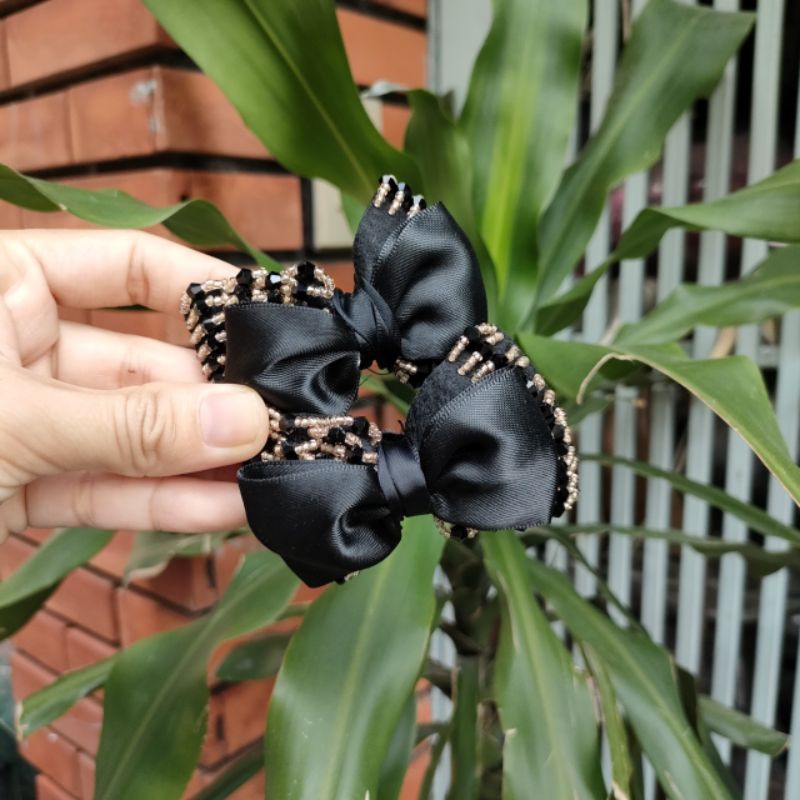 Nơ trang trí giày kết cườm phối ruy băng