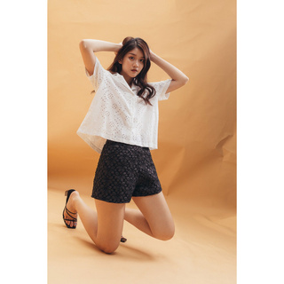 Quần ngắn dáng chữ A vải xốp màu đen