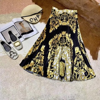 Chân váy xếp ly xoè họa tiết Versace