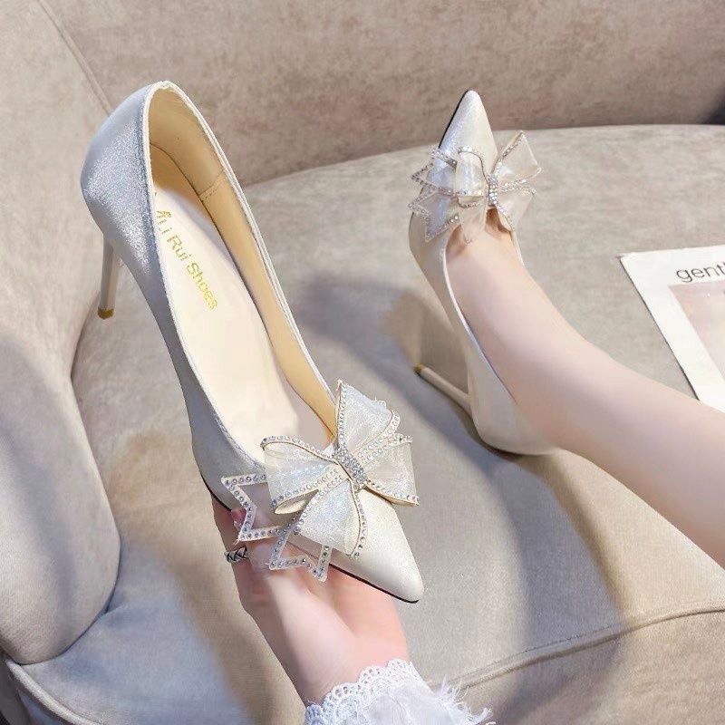 Giày cao gót Trắng, mũi nhọn gắn Nơ ren viền đính đá 9p