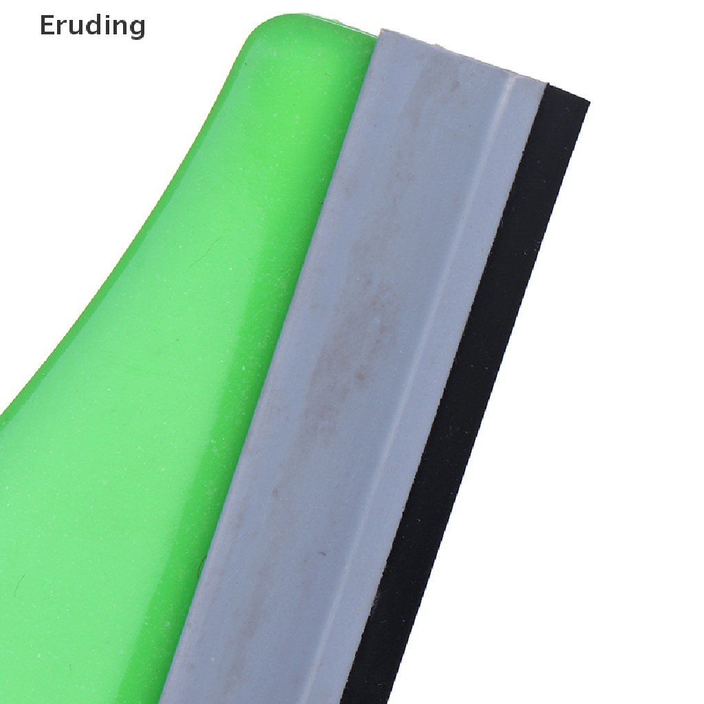 Dụng cụ lau kính chắn gió xe hơi tiện dụng